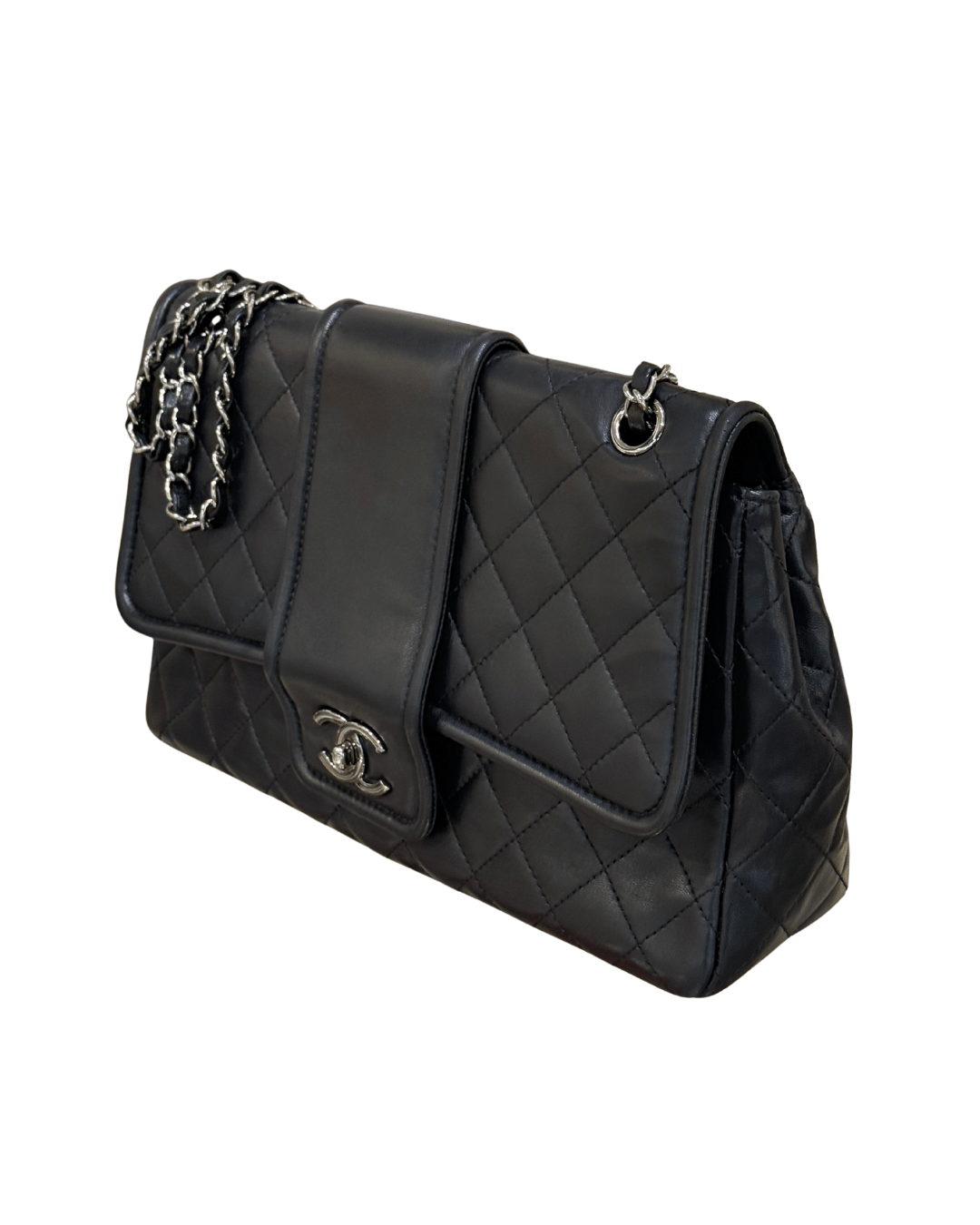CHANEL FLAP IN PELLE TRAPUNTATA NERA