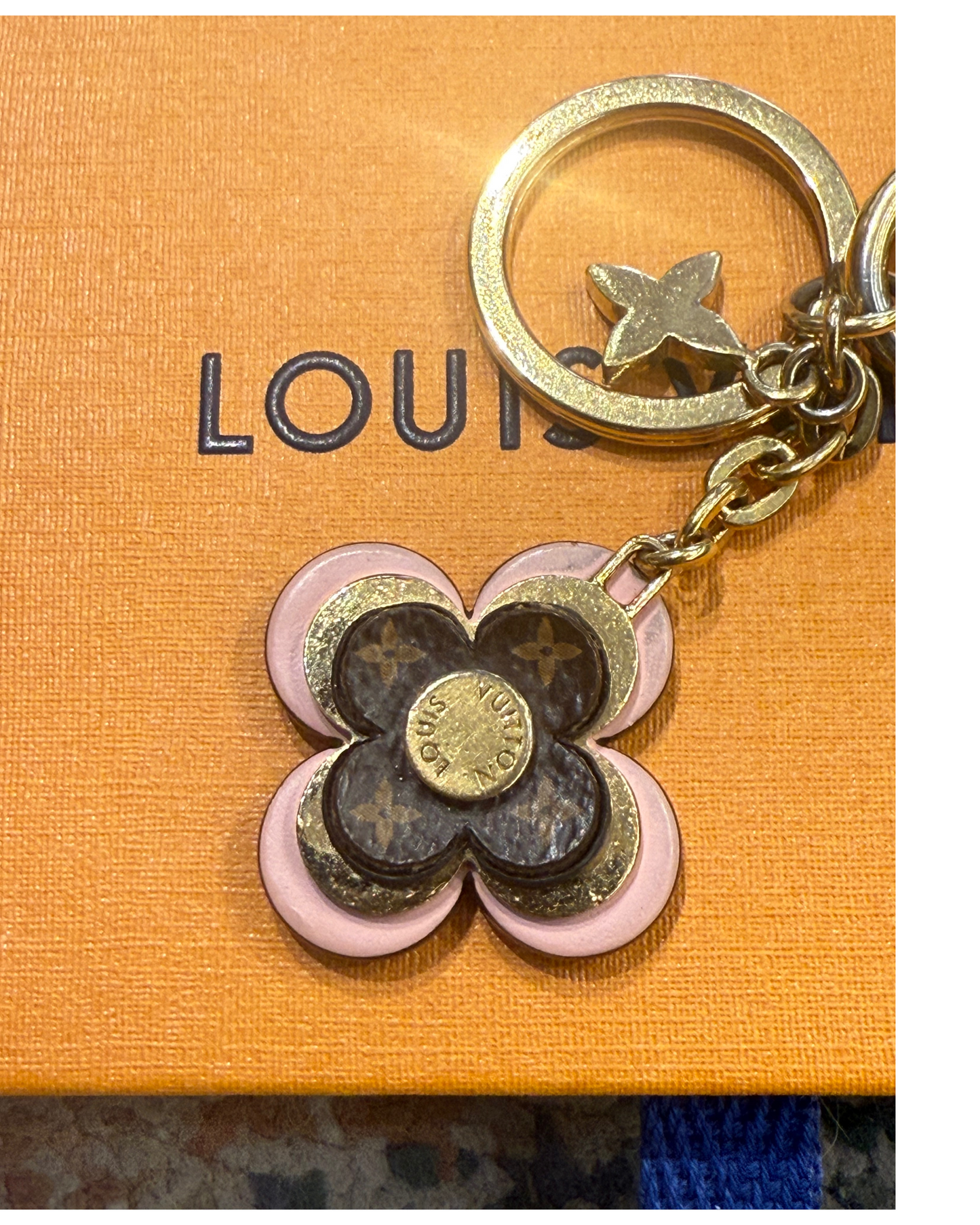 CHARM/PORTACHIAVI FLEUR MONOGRAM LOUIS VUITTON