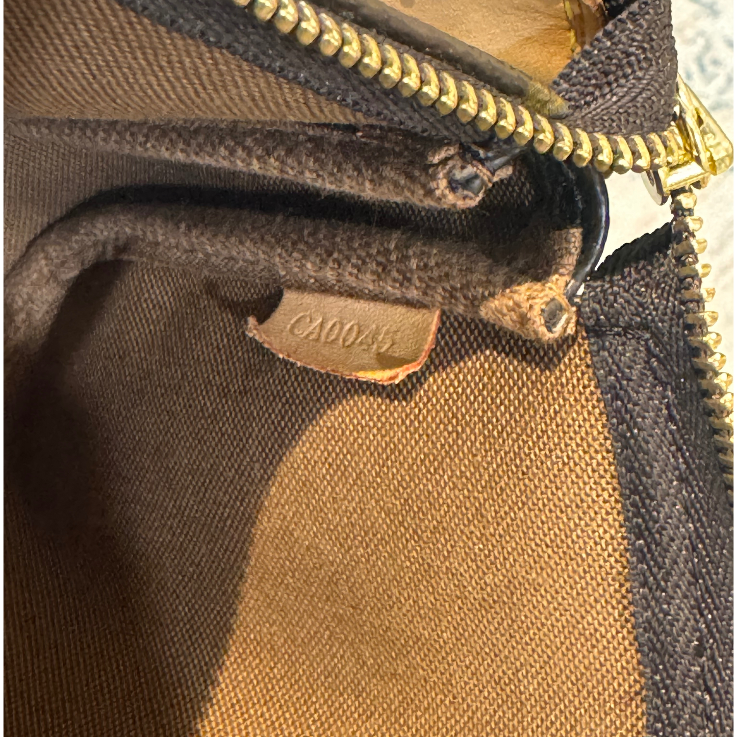POCHETTE LOUIS VUITTON MONOGRAM