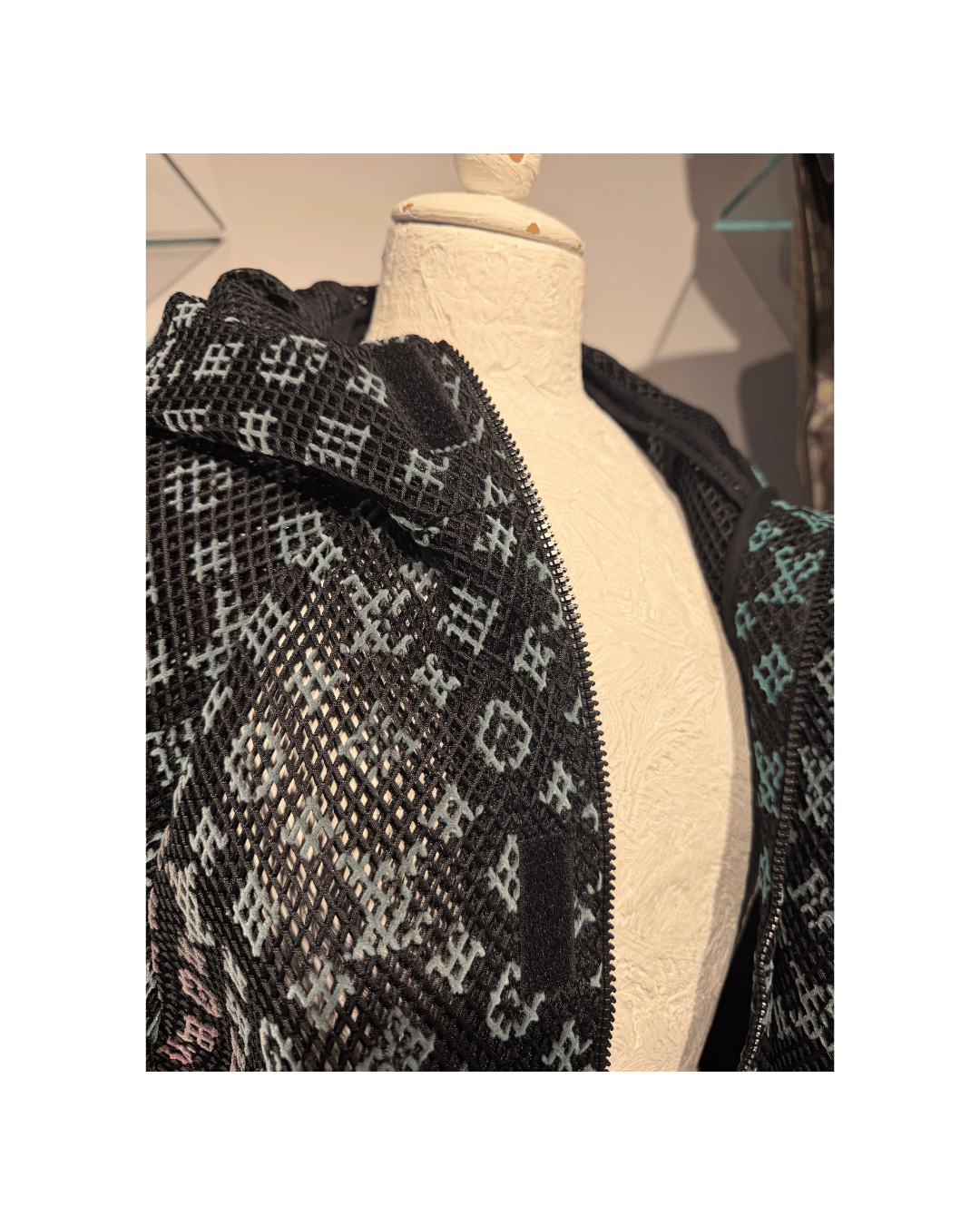 GIACCA LOUIS VUITTON GRADIENT MONOGRAM MESH HOODIE