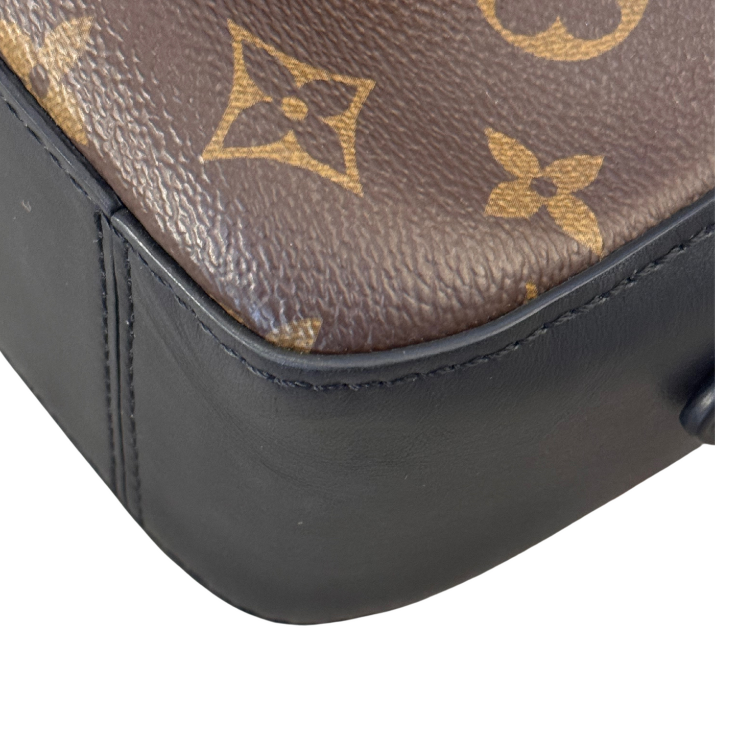 SAINTONGE LOUIS VUITTON RIFINITURE NERE