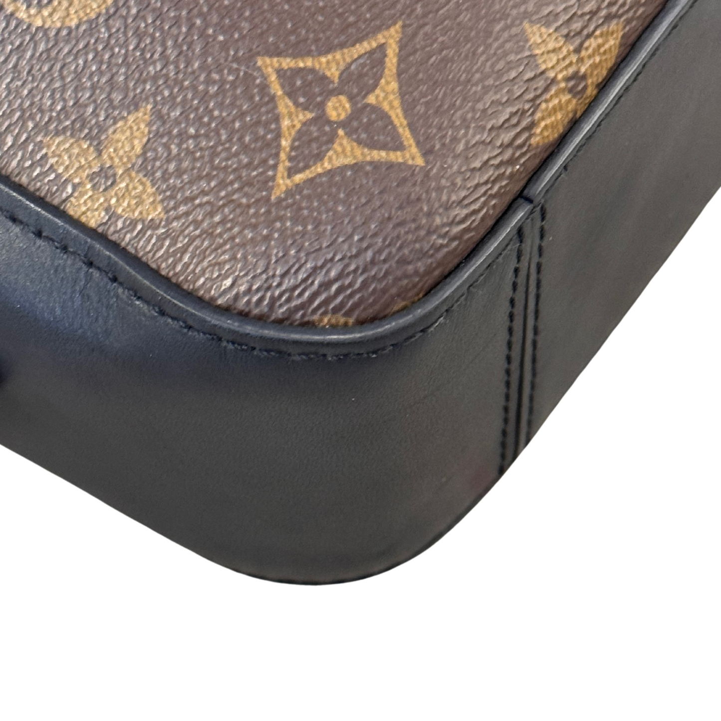 SAINTONGE LOUIS VUITTON RIFINITURE NERE