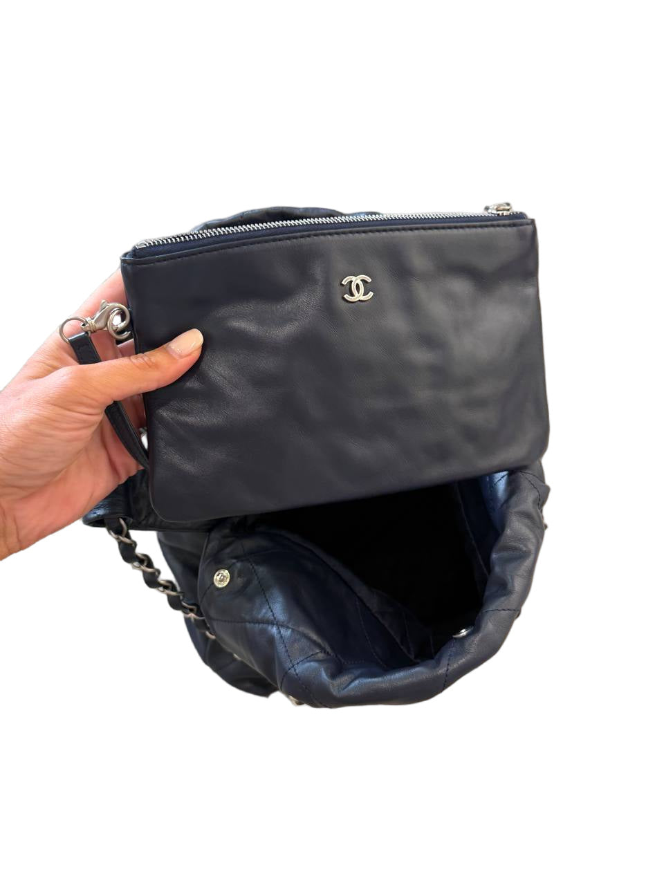 CHANEL 22 BAG IN PELLE DI VITELLO BLU NAVY