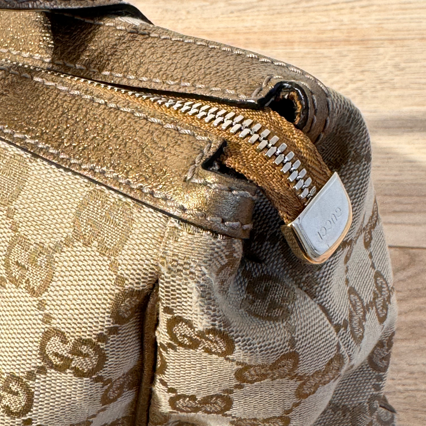 BORSA GUCCI MONOGRAM A SPALLA RIFINITURE ORO