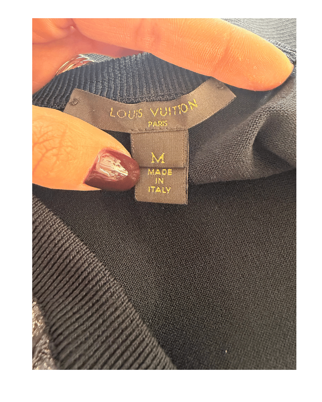 ABITO LOUIS VUITTON CON DETTAGLIO IN PELLE LUCIDA