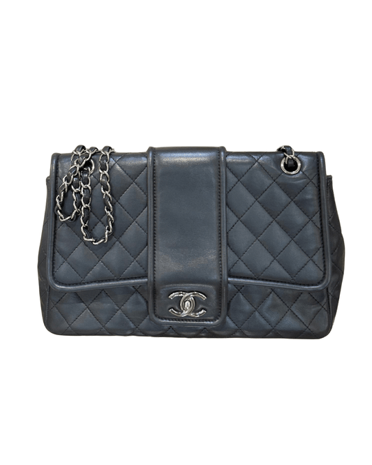 CHANEL FLAP IN PELLE TRAPUNTATA NERA