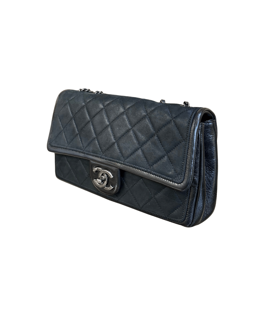 CHANEL CLASSIC FLAP NERA