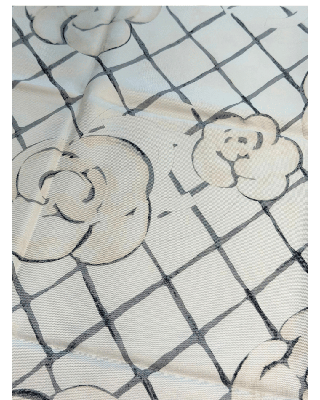 FOULARD CHANEL CAMÉLIA BIANCO NERO