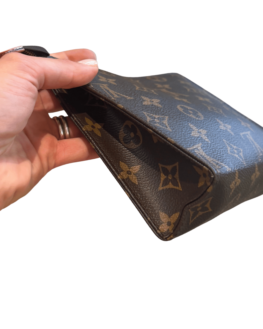 TOILET 19 LOUIS VUITTON MONOGRAM
