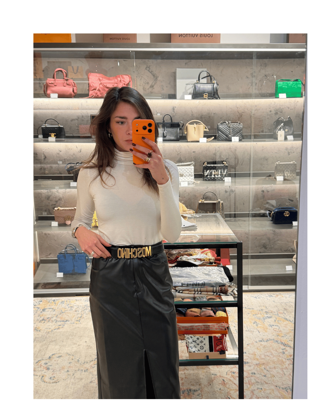 CINTURA MOSCHINO NERA HARDWARE DORATO