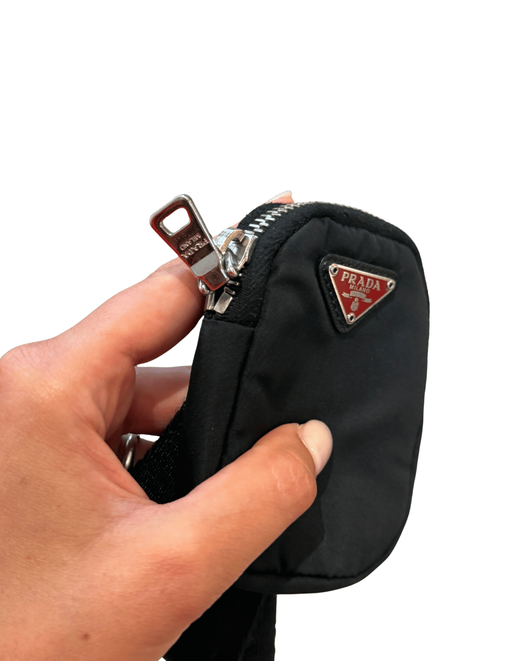 PRADA RE-EDITION 2005 NERA LOGO ROSSO
