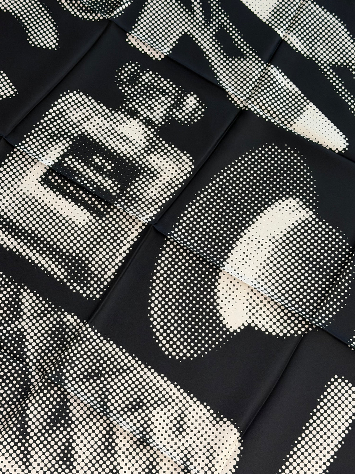 FOULARD CHANEL SETA NERO STAMPA GRAFICA TONI NERO