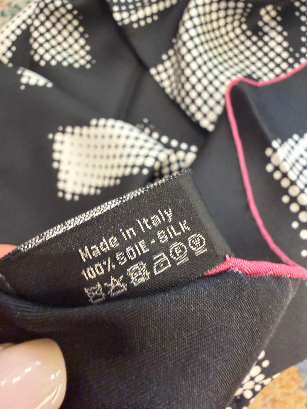 FOULARD CHANEL SETA NERO STAMPA GRAFICA TONI NERO