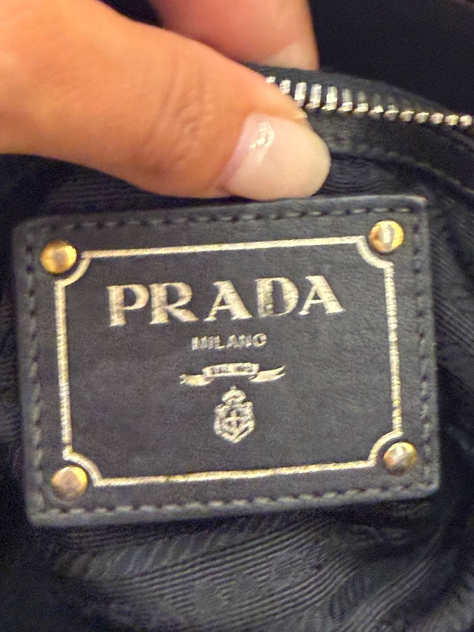 BORSA PRADA IN NYLON NERA HARDWARE DORATO