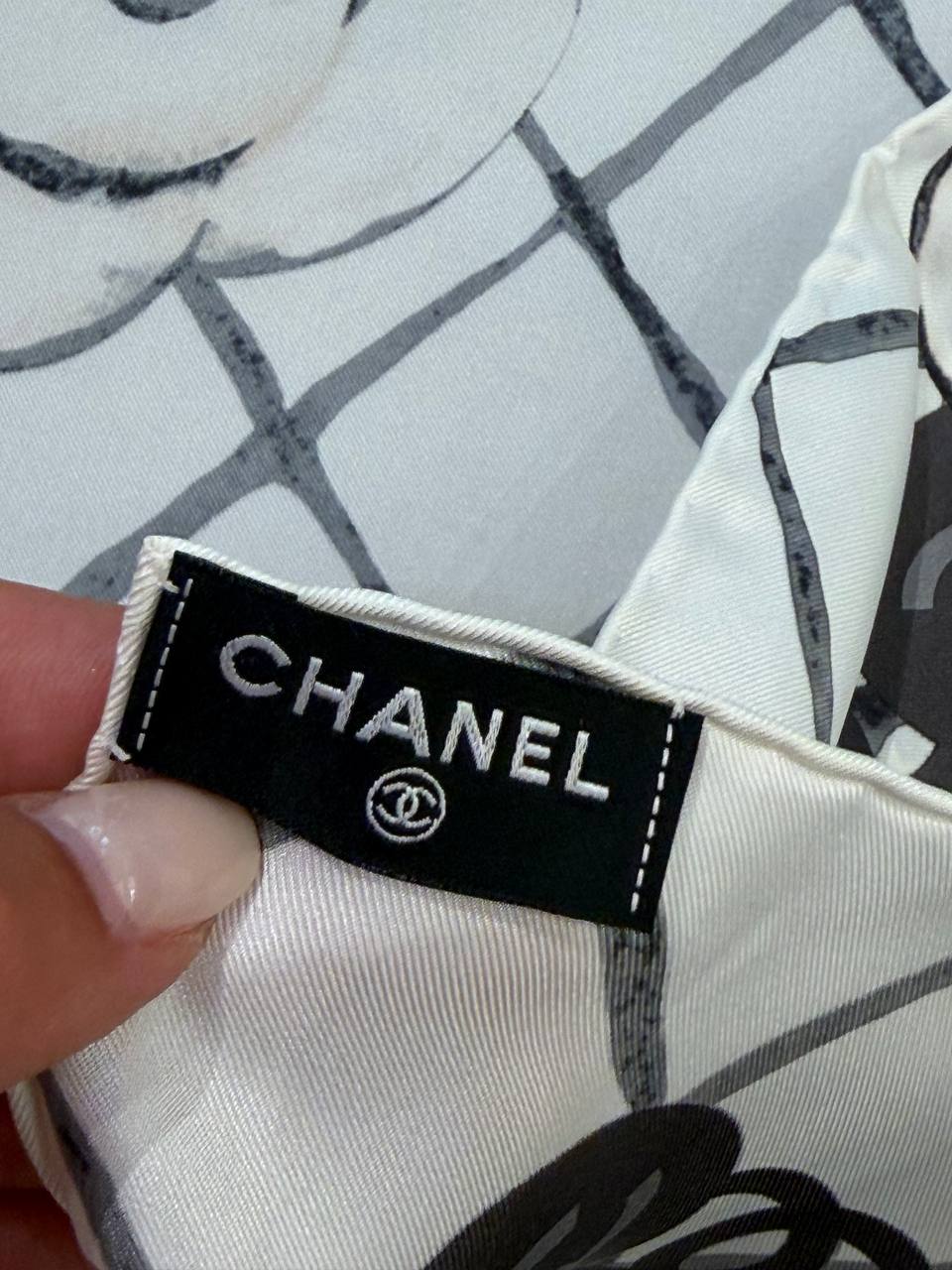 FOULARD CHANEL CAMÉLIA BIANCO NERO