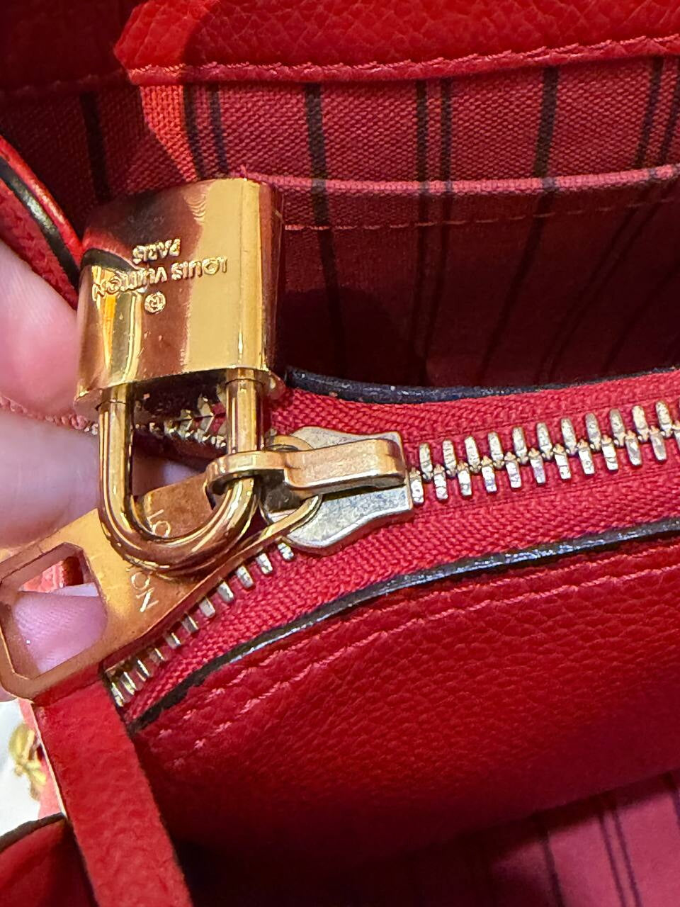 MONTAIGNE MM PELLE EMPREINTE ROSSA LOUIS VUITTON