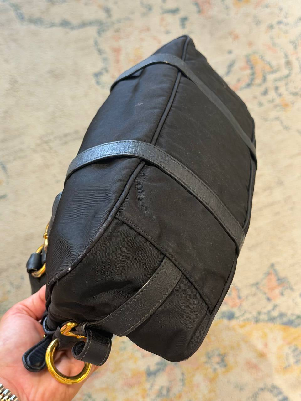 BORSA PRADA IN NYLON NERA HARDWARE DORATO