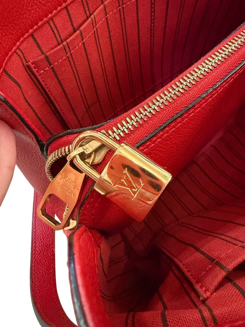 MONTAIGNE MM PELLE EMPREINTE ROSSA LOUIS VUITTON