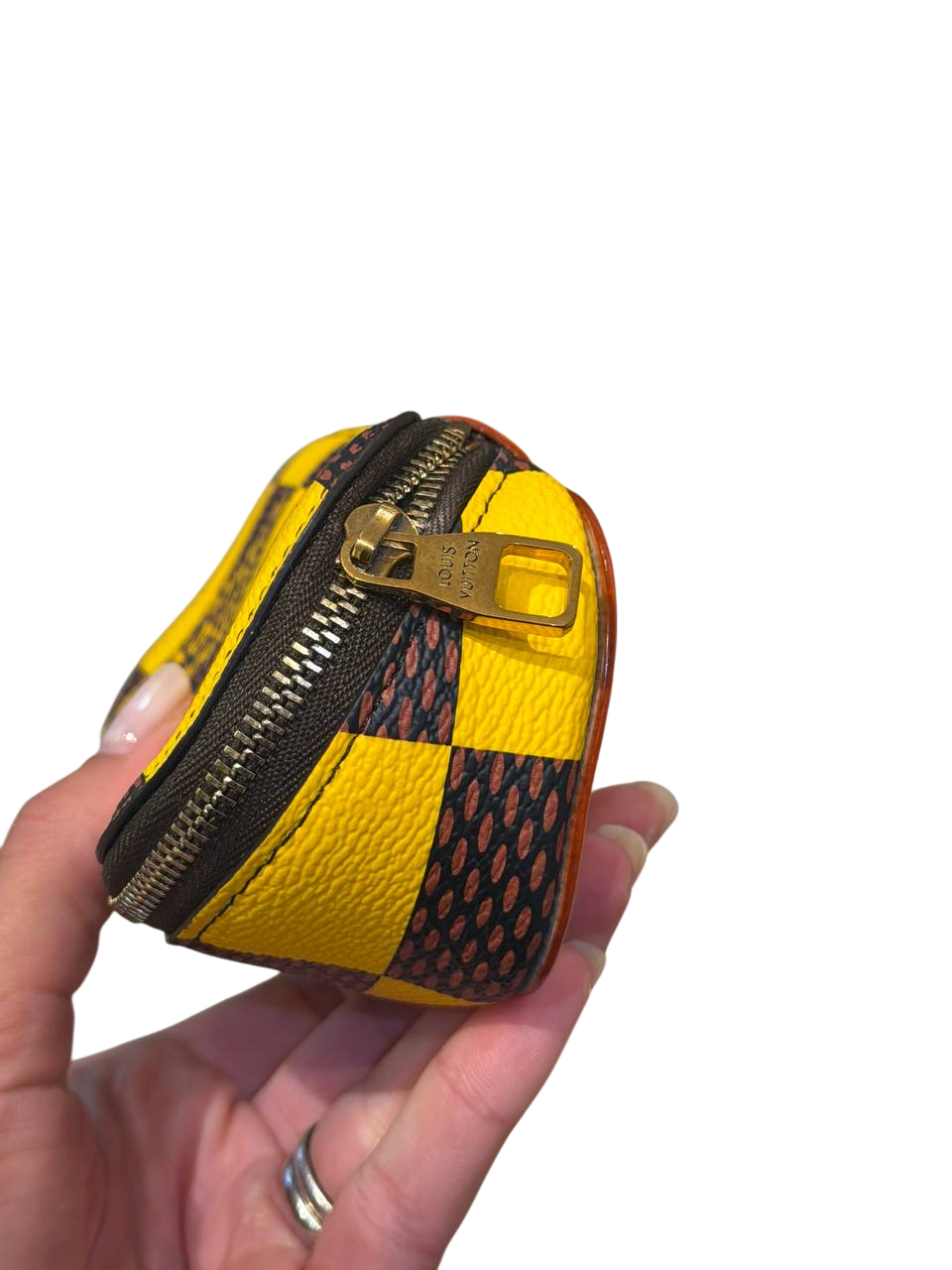 LOUIS VUITTON PORTA-OCCHIALI DAMIER JAUNE DÉFILÉ HOMME 2024