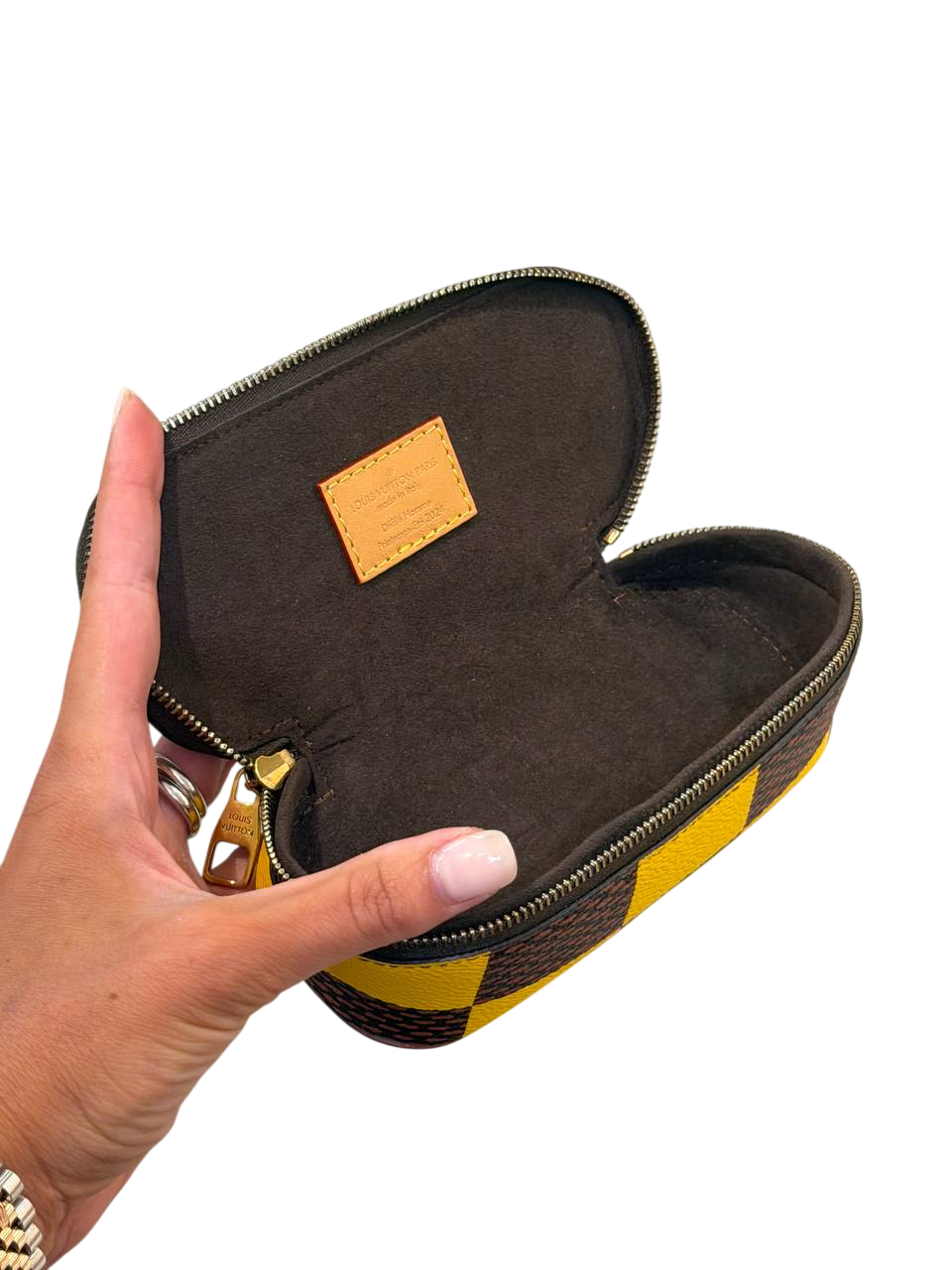 LOUIS VUITTON PORTA-OCCHIALI DAMIER JAUNE DÉFILÉ HOMME 2024