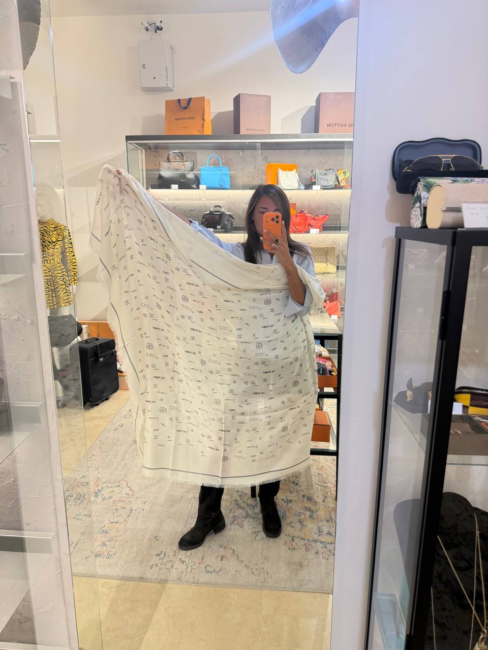 STOLA CHANEL SETA e CASHMERE LOGHI NERI