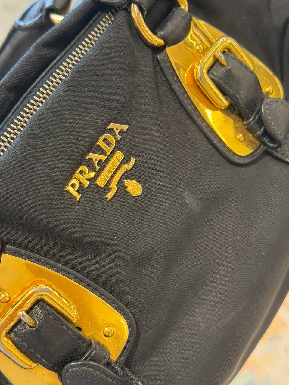 BORSA PRADA IN NYLON NERA HARDWARE DORATO