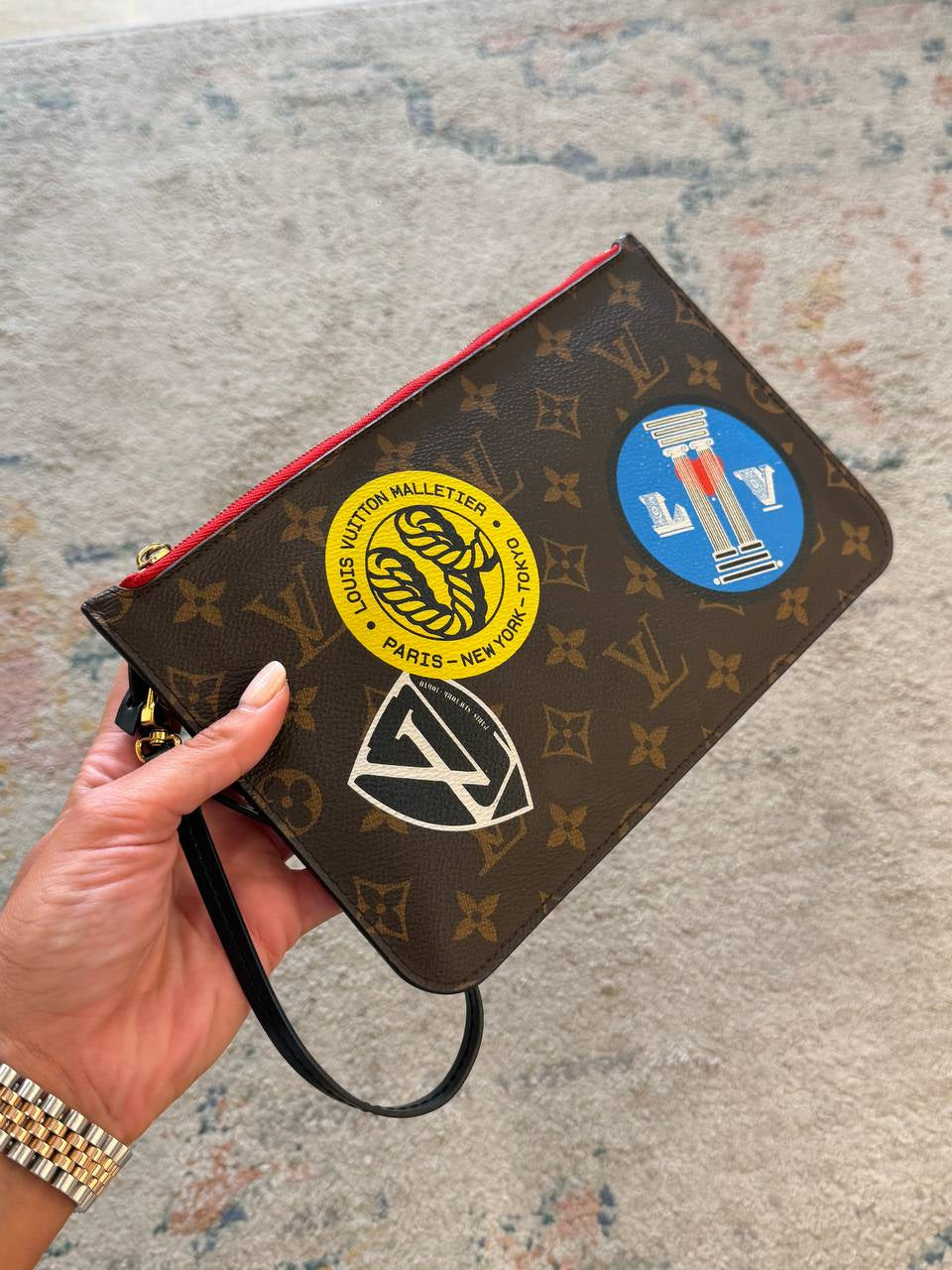 POCHETTE PIATTA LOUIS VUITTON MONOGRAM WORLD TOUR LIMITED EDITION