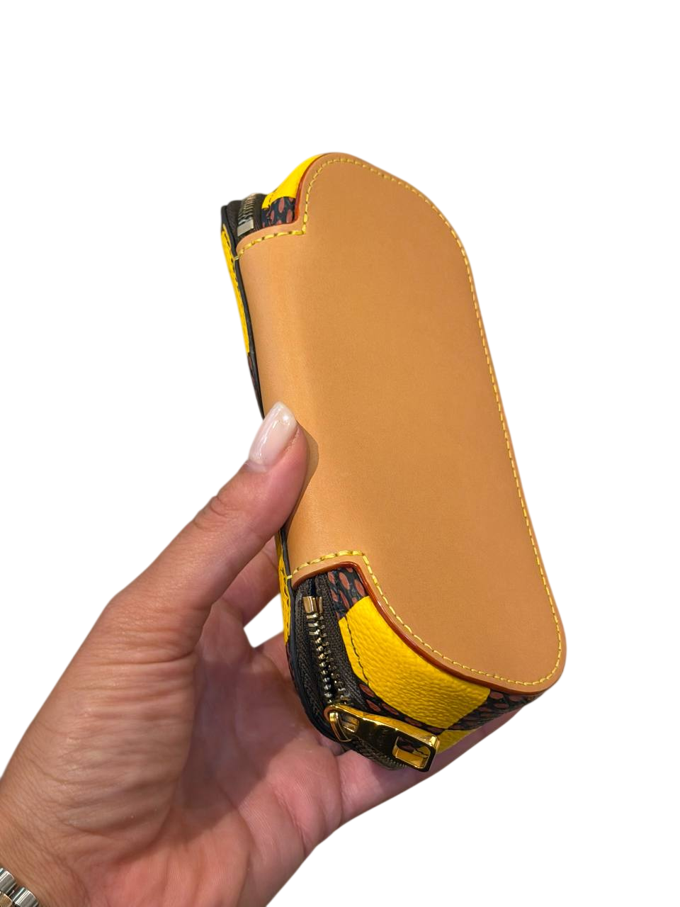 LOUIS VUITTON PORTA-OCCHIALI DAMIER JAUNE DÉFILÉ HOMME 2024